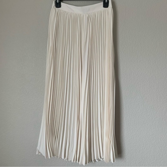 NWT Co Essentials Pleated Skirt in White - Picture 3 of 6